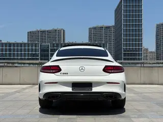 Mercedes-Benz C-Class 2023 C 260 Coupé intérieur photo 8 Mercedes-Benz C-Class 2023 C 260 Coupé intérieur photo 8