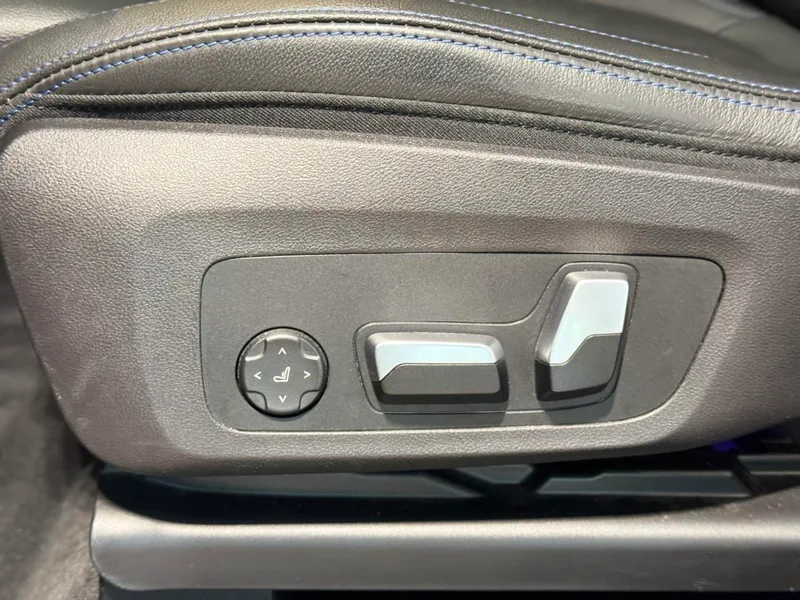 BMW X3 2023 xDrive30i Leading Type M Obsidian Night Suit interior photo 12 BMW X3 2023 xDrive30i Leading Type M Obsidian Night Suit interior photo 12