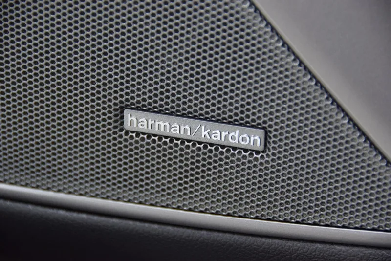 BMW 3 Series 2025 330Li M Sports Night Suit interior photo 12 BMW 3 Series 2025 330Li M Sports Night Suit interior photo 12