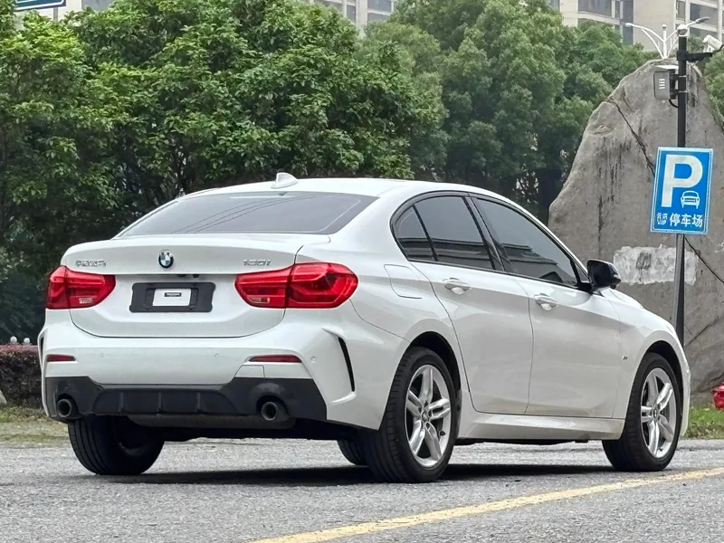BMW 1 Series 2021 120i M Sports version exterior photo 8 BMW 1 Series 2021 120i M Sports version exterior photo 8
