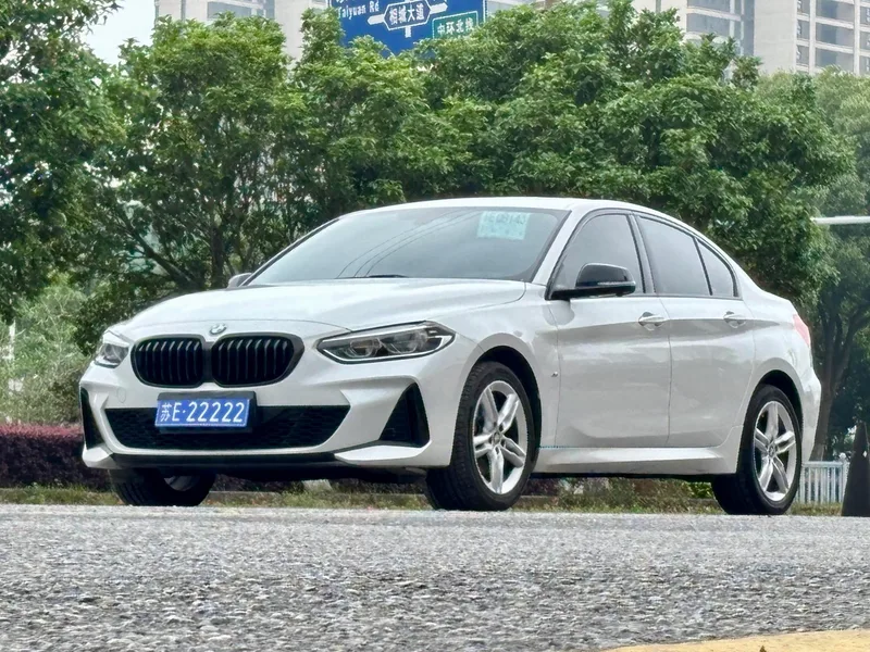 BMW 1 Series 2021 120i M Sports version exterior photo 1 BMW 1 Series 2021 120i M Sports version exterior photo 1