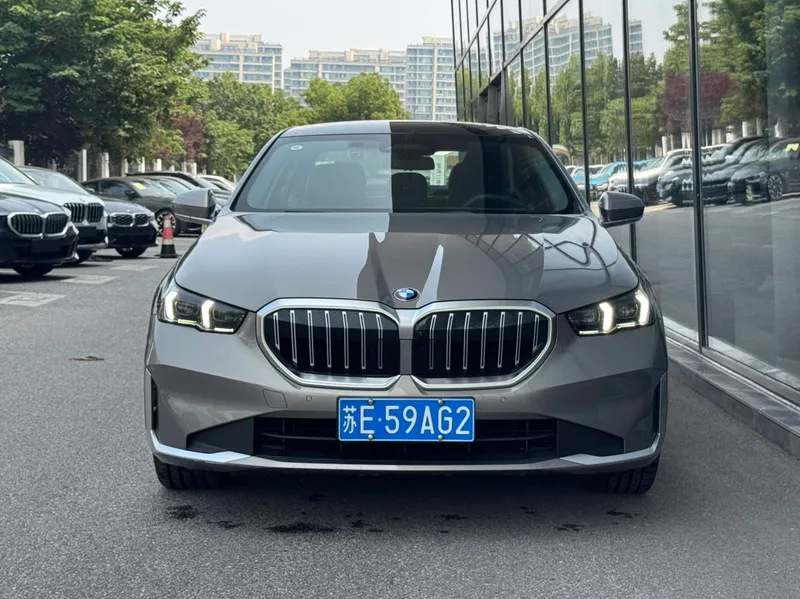 BMW 5 Series 2024 530Li Premium Class Luxury Set exterior photo 2 BMW 5 Series 2024 530Li Premium Class Luxury Set exterior photo 2