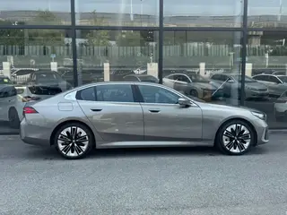 BMW 5 Series 2024 530Li Premium Class Luxury Set exterior photo 4 BMW 5 Series 2024 530Li Premium Class Luxury Set exterior photo 4