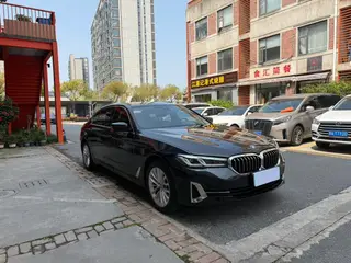 BMW 5 Series 2022 525Li Ensemble de luxe extérieur photo 3 BMW 5 Series 2022 525Li Ensemble de luxe extérieur photo 3
