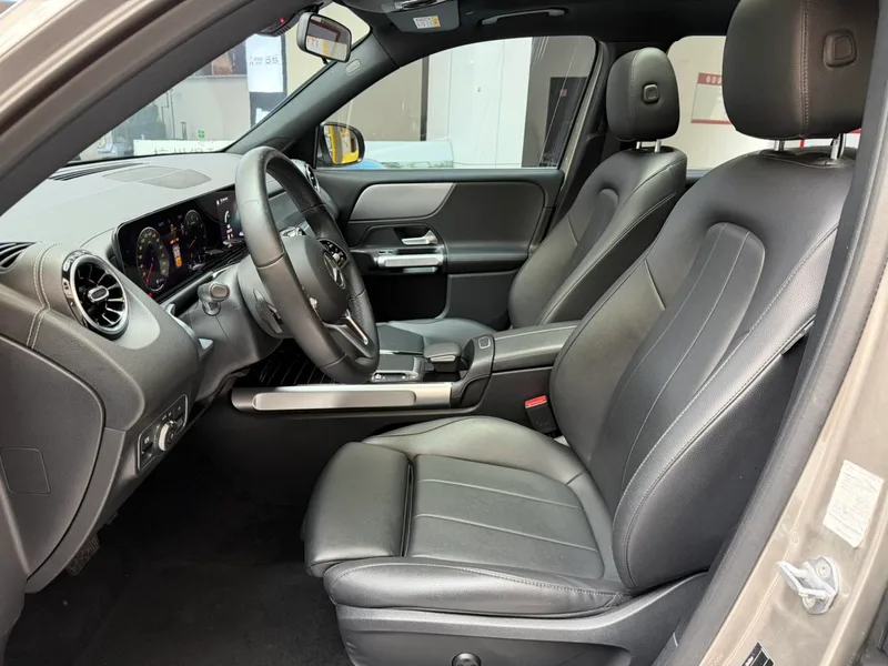 Mercedes-Benz GLB 2022 Restyling GLB 200 Dynamic interior photo 12
