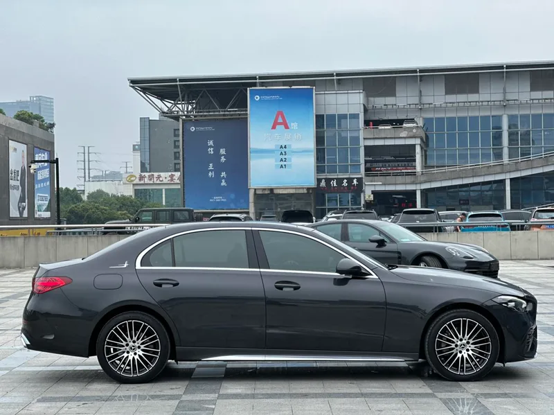 Mercedes-Benz C-Class 2022 C 260 L Versión deportiva exterior foto 8 Mercedes-Benz C-Class 2022 C 260 L Versión deportiva exterior foto 8