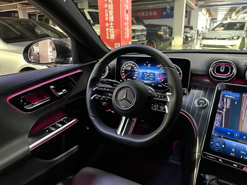 Mercedes-Benz C-Class 2022 C 260 L Versión deportiva interior foto 12 Mercedes-Benz C-Class 2022 C 260 L Versión deportiva interior foto 12