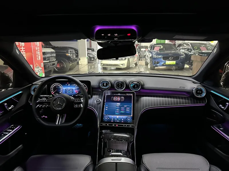 Mercedes-Benz C-Class 2022 C 260 L Versión deportiva interior foto 17 Mercedes-Benz C-Class 2022 C 260 L Versión deportiva interior foto 17