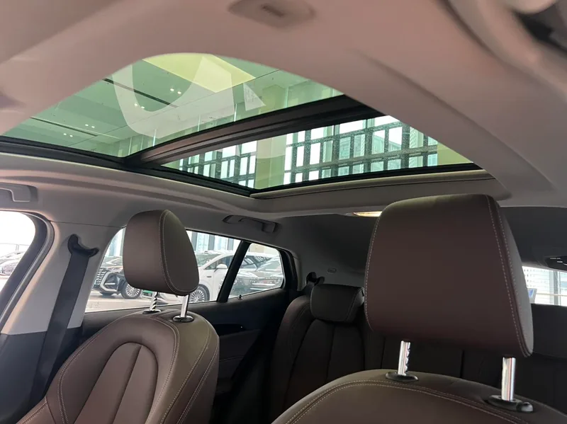BMW X2 2021 Restyling sDrive25i M Off-road suit interior photo 10 BMW X2 2021 Restyling sDrive25i M Off-road suit interior photo 10