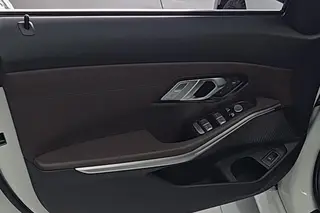 BMW 3 Series 2022 325Li M Sports suit interior photo 9 BMW 3 Series 2022 325Li M Sports suit interior photo 9