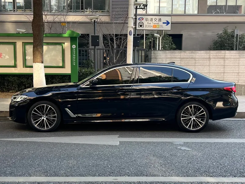 BMW 5 Series 2022 Restyling 530Li Leading Type M Sports suit exterior photo 3 BMW 5 Series 2022 Restyling 530Li Leading Type M Sports suit exterior photo 3