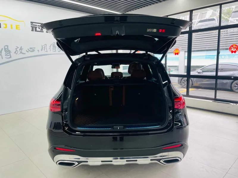 Mercedes-Benz GLC 2024 GLC 260 L 4MATIC Dynamic 5 seat interior photo 15 Mercedes-Benz GLC 2024 GLC 260 L 4MATIC Dynamic 5 seat interior photo 15