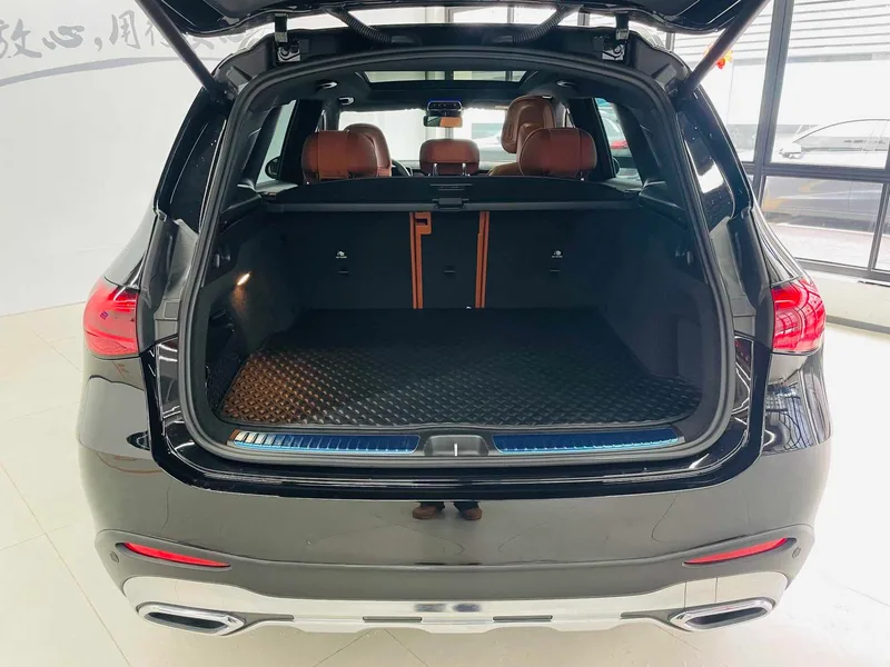 Mercedes-Benz GLC 2024 GLC 260 L 4MATIC Dynamic 5 seat interior photo 16 Mercedes-Benz GLC 2024 GLC 260 L 4MATIC Dynamic 5 seat interior photo 16