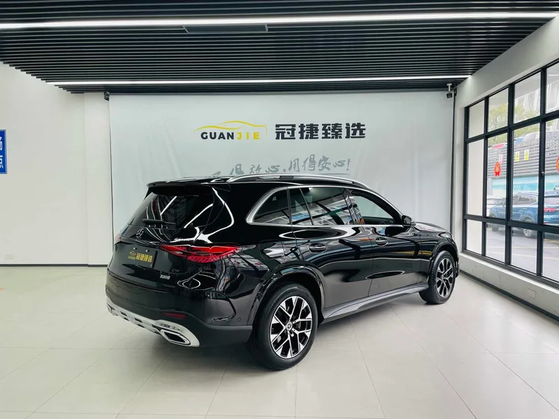 Mercedes-Benz GLC 2024 GLC 260 L 4MATIC Dynamic 5 seat interior photo 17 Mercedes-Benz GLC 2024 GLC 260 L 4MATIC Dynamic 5 seat interior photo 17