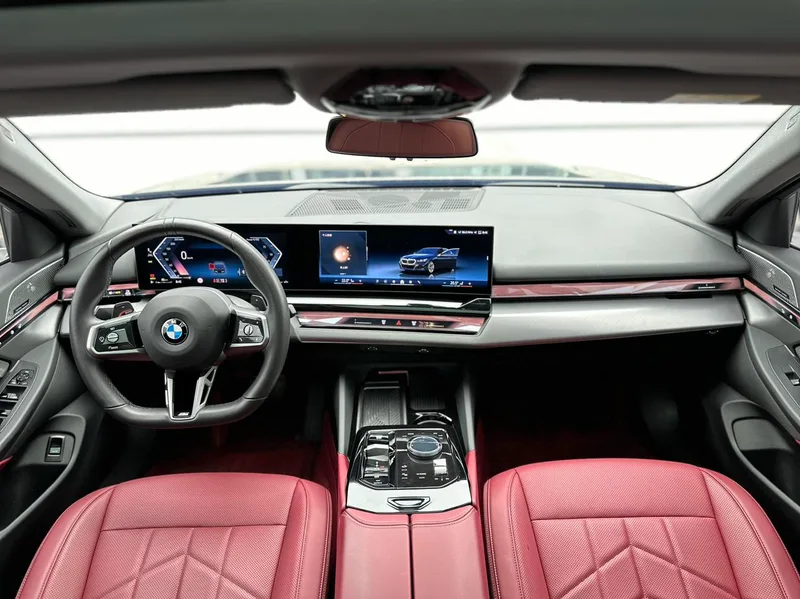 BMW 5 Series 2025 530Li Leader M Ensemble de sport extérieur photo 6 BMW 5 Series 2025 530Li Leader M Ensemble de sport extérieur photo 6