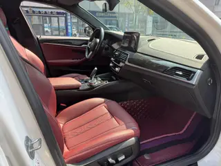BMW 5 Series 2022 525Li M Sports suit interior photo 9 BMW 5 Series 2022 525Li M Sports suit interior photo 9