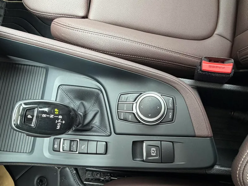 BMW X1 2022 sDrive25Li Leading Type interior photo 15 BMW X1 2022 sDrive25Li Leading Type interior photo 15