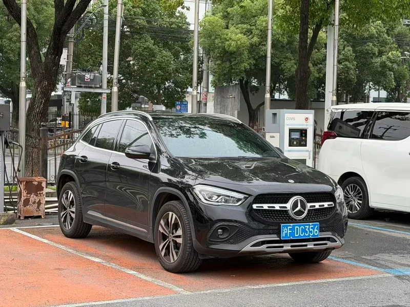 Mercedes-Benz GLA 2023 GLA 220 exterior photo 3