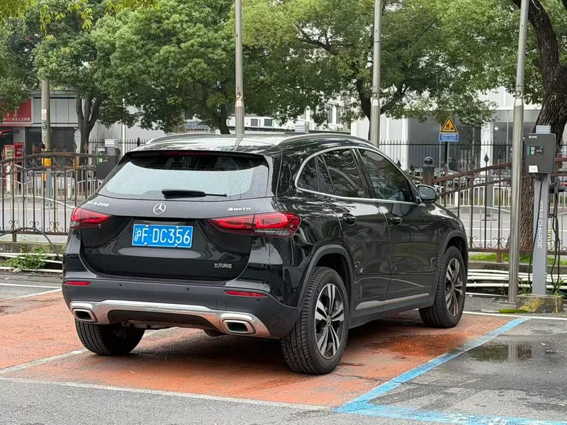 Mercedes-Benz GLA 2023 GLA 220 interior photo 8