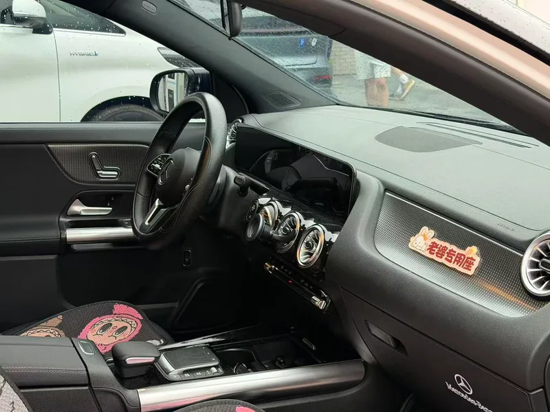 Mercedes-Benz GLA 2023 GLA 220 interior photo 10