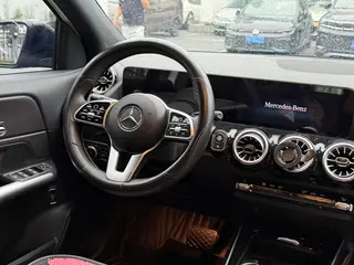 Mercedes-Benz GLA 2023 GLA 220 interior photo 12