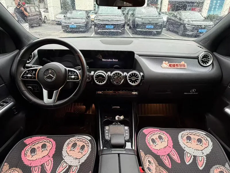 Mercedes-Benz GLA 2023 GLA 220 interior photo 13