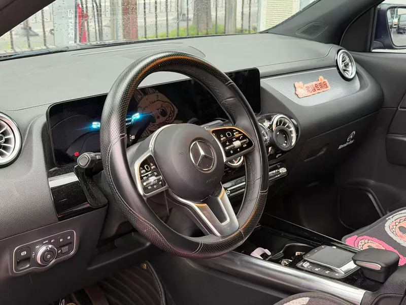 Mercedes-Benz GLA 2023 GLA 220 interior photo 14