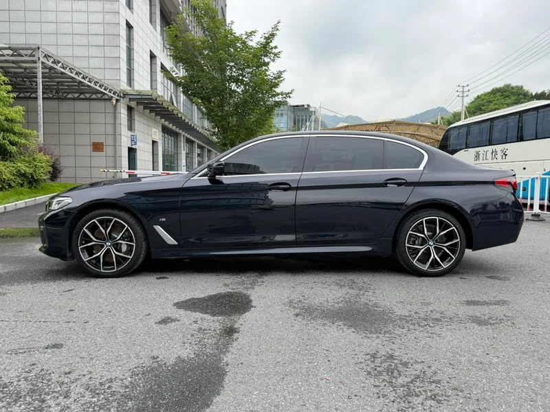 BMW 5 Series 2022 Restyling 530Li Premium Class M Sports suit interior photo 15 BMW 5 Series 2022 Restyling 530Li Premium Class M Sports suit interior photo 15