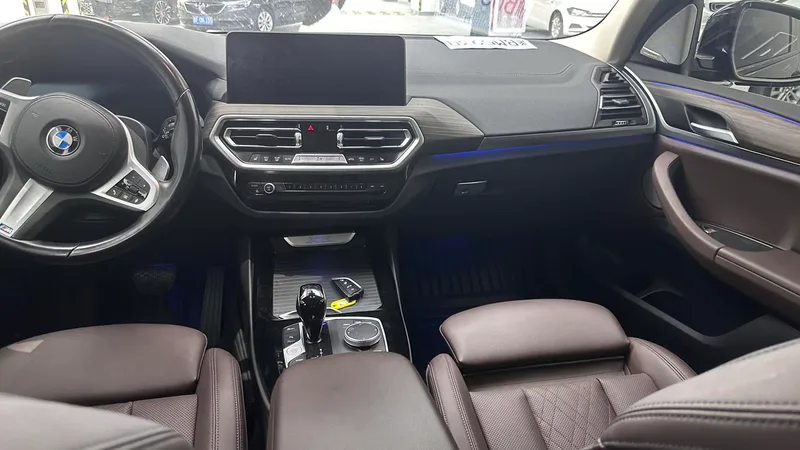 BMW X3 2022 Restyling xDrive30i Premium Class M Obsidian Night Suit interior photo 7 BMW X3 2022 Restyling xDrive30i Premium Class M Obsidian Night Suit interior photo 7