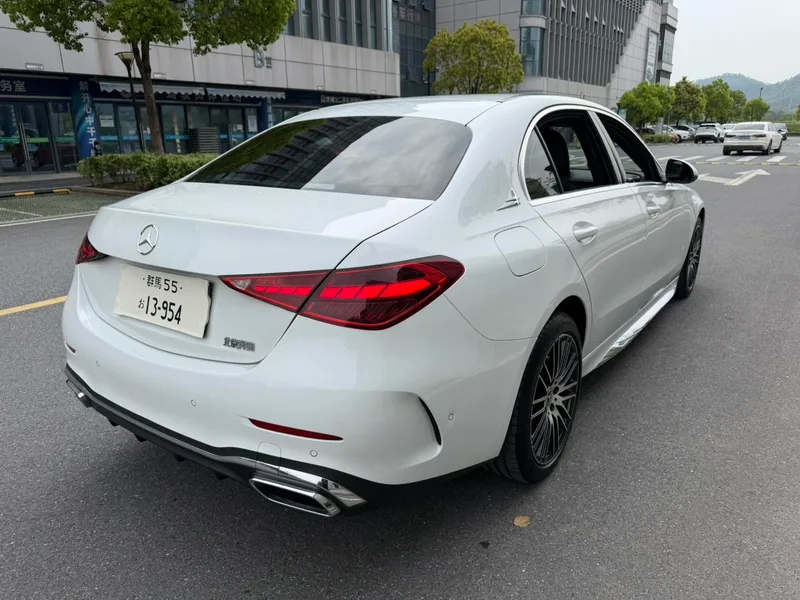 Mercedes-Benz C-Class 2024 C 200 L Sports version interior photo 7 Mercedes-Benz C-Class 2024 C 200 L Sports version interior photo 7
