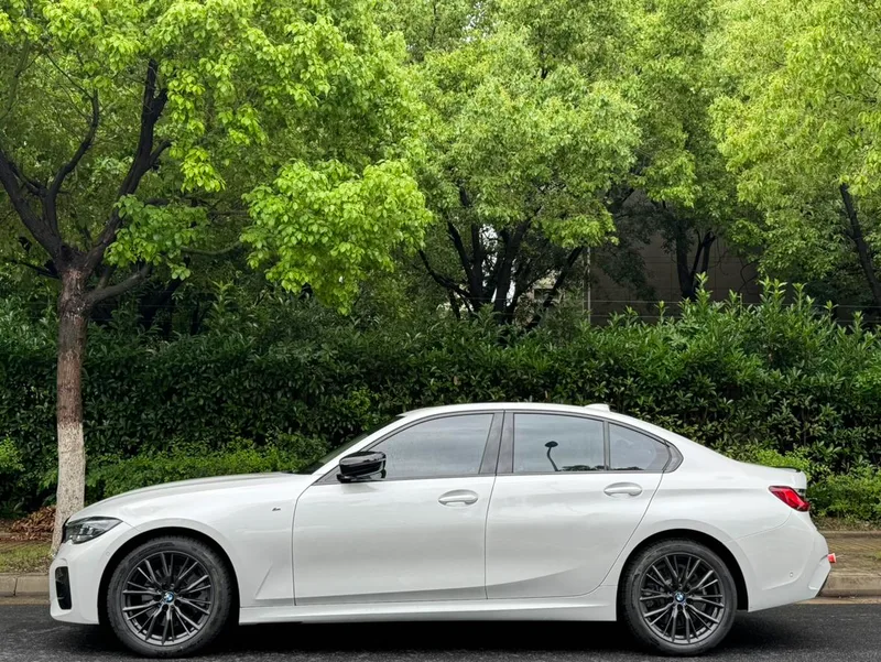 BMW 3 Series 2022 330i M Sports Night Suit exterior photo 3 BMW 3 Series 2022 330i M Sports Night Suit exterior photo 3