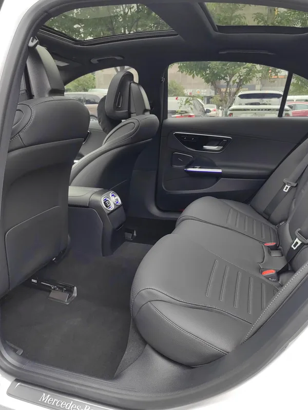 Mercedes-Benz C-Class 2024 Restyling C 260 L Sports version interior photo 9 Mercedes-Benz C-Class 2024 Restyling C 260 L Sports version interior photo 9
