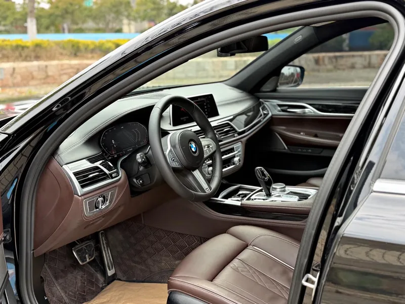 BMW 7 Series 2021 730Li M Sports suit exterior photo 5 BMW 7 Series 2021 730Li M Sports suit exterior photo 5