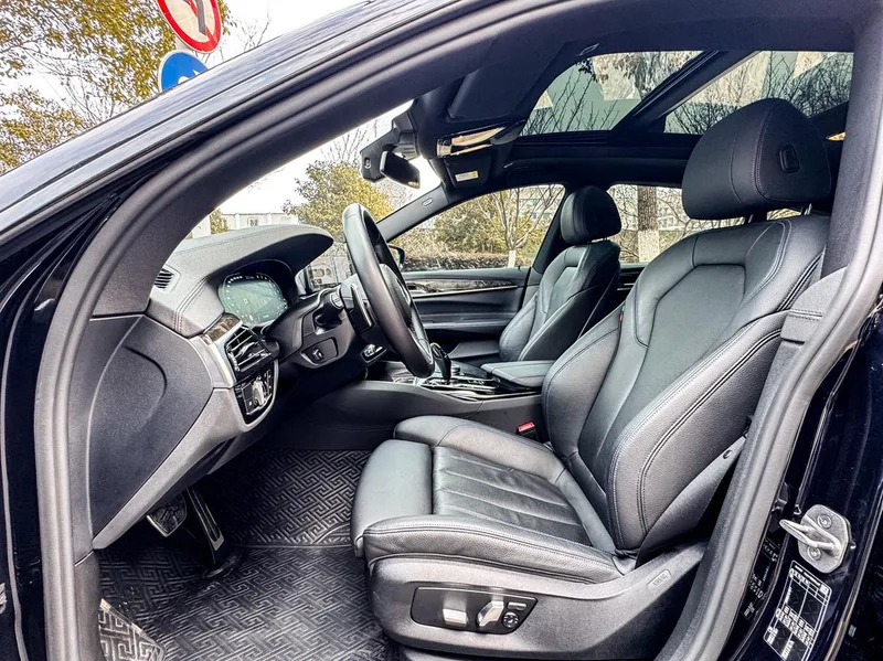 BMW 6 Series GT 2022 630i M Ensemble de sport intérieur photo 11 BMW 6 Series GT 2022 630i M Ensemble de sport intérieur photo 11