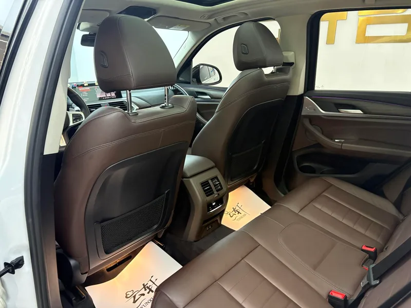 BMW X3 2021 Restyling xDrive28i M Sports suit interior photo 13 BMW X3 2021 Restyling xDrive28i M Sports suit interior photo 13