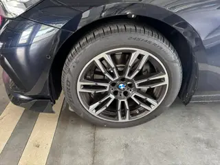BMW 5 Series 2025 530Li Leading Type M Sports suit exterior photo 3 BMW 5 Series 2025 530Li Leading Type M Sports suit exterior photo 3