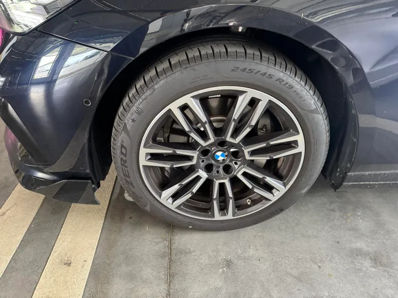 BMW 5 Series 2025 530Li Leading Type M Sports suit exterior photo 3 BMW 5 Series 2025 530Li Leading Type M Sports suit exterior photo 3