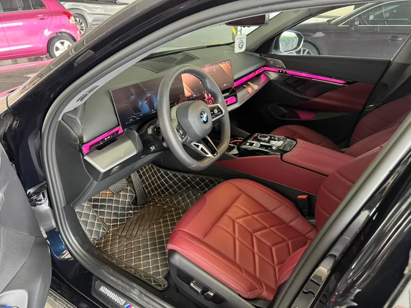 BMW 5 Series 2025 530Li Leading Type M Sports suit exterior photo 4 BMW 5 Series 2025 530Li Leading Type M Sports suit exterior photo 4