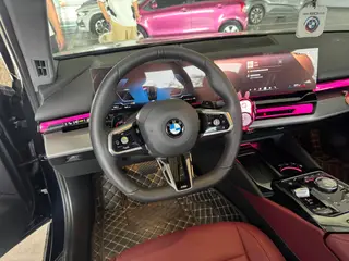 BMW 5 Series 2025 530Li Leading Type M Sports suit exterior photo 6 BMW 5 Series 2025 530Li Leading Type M Sports suit exterior photo 6