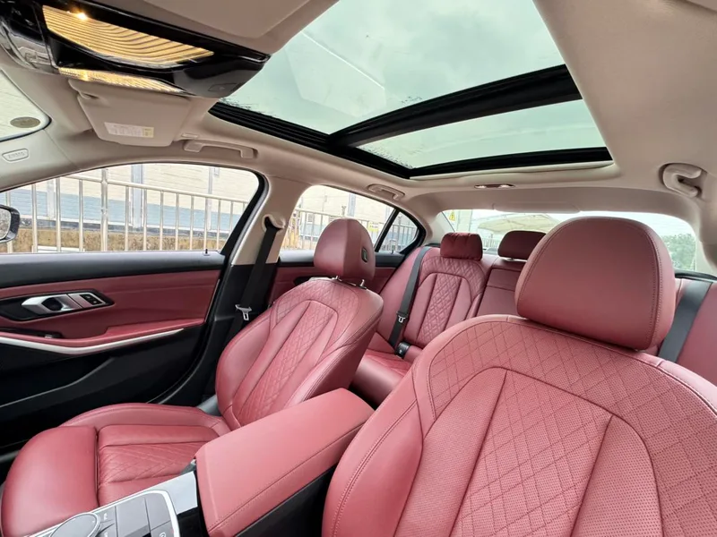 BMW 3 Series 2023 320Li M Conjunto deportivo interior foto 12 BMW 3 Series 2023 320Li M Conjunto deportivo interior foto 12