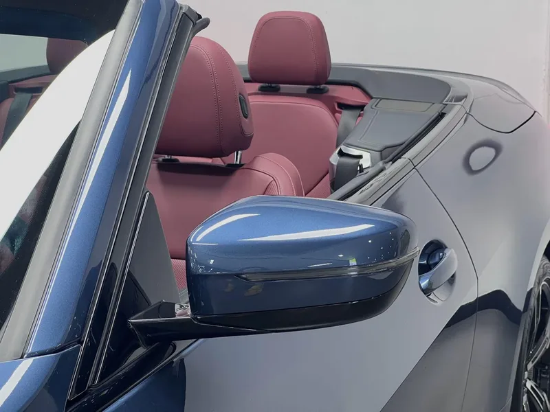 BMW 4 Series 2022 425i Convertible M Sports suit interior photo 11 BMW 4 Series 2022 425i Convertible M Sports suit interior photo 11