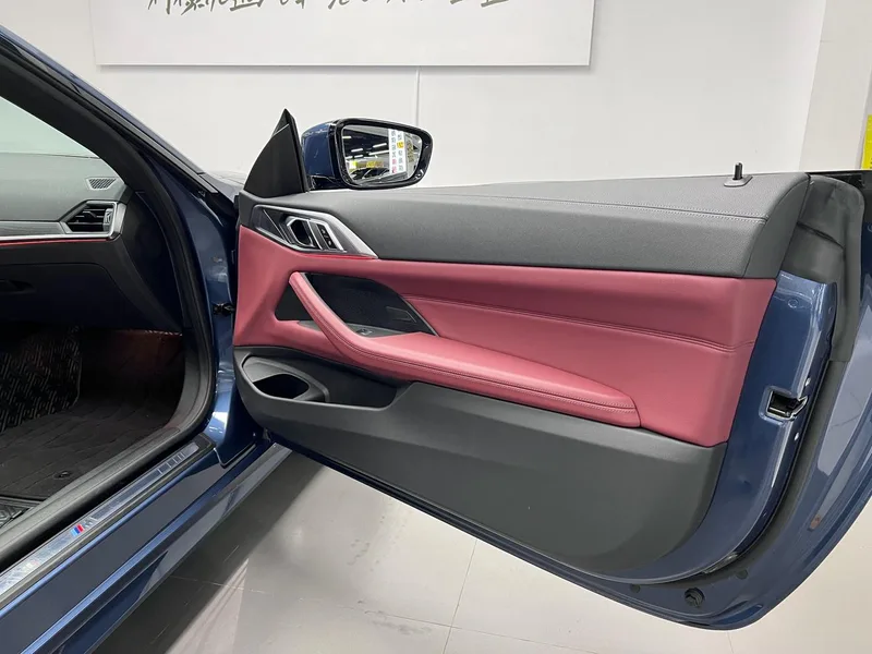 BMW 4 Series 2022 425i Convertible M Sports suit interior photo 16 BMW 4 Series 2022 425i Convertible M Sports suit interior photo 16