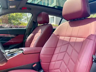 BMW 5 Series 2025 530Li Leading Type M Sports suit interior photo 12 BMW 5 Series 2025 530Li Leading Type M Sports suit interior photo 12