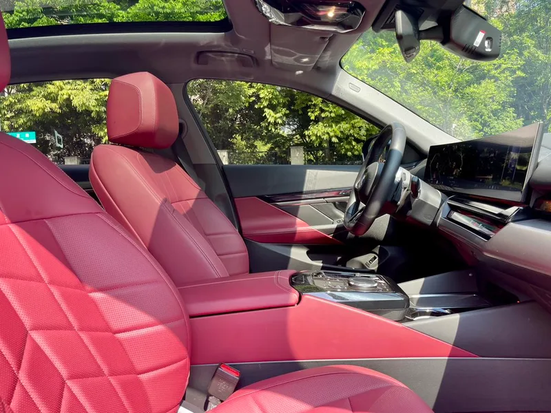 BMW 5 Series 2025 530Li Leading Type M Sports suit interior photo 14 BMW 5 Series 2025 530Li Leading Type M Sports suit interior photo 14
