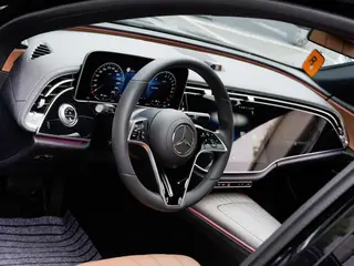 Mercedes-Benz E-Class 2024 E 350 e L Voiture intérieur photo 11 Mercedes-Benz E-Class 2024 E 350 e L Voiture intérieur photo 11