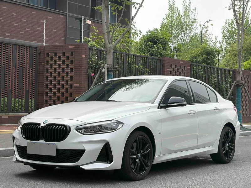 BMW 1 Series 2023 125i M Sports Obsidian Night Edition exterior photo 1 BMW 1 Series 2023 125i M Sports Obsidian Night Edition exterior photo 1