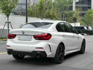 BMW 1 Series 2023 125i M Sports Obsidian Night Edition interior photo 14 BMW 1 Series 2023 125i M Sports Obsidian Night Edition interior photo 14