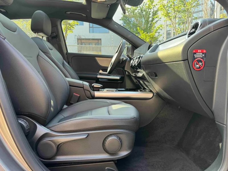 Mercedes-Benz GLA 2022 Second change GLA 200 interior photo 8 Mercedes-Benz GLA 2022 Second change GLA 200 interior photo 8