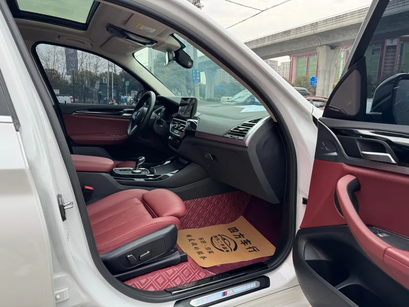 BMW X3 2022 Restyling xDrive25i M Sports suit interior photo 7 BMW X3 2022 Restyling xDrive25i M Sports suit interior photo 7