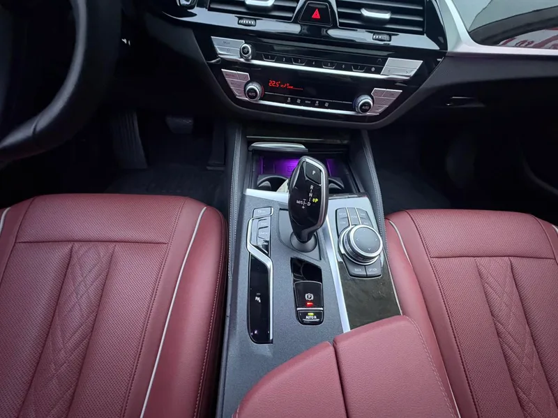 BMW 5 Series 2022 Reforma 525Li Traje de lujo interior foto 10 BMW 5 Series 2022 Reforma 525Li Traje de lujo interior foto 10